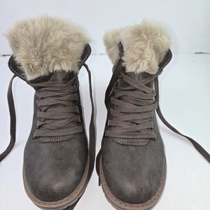 Cozy Fur-Lined Winter Boots